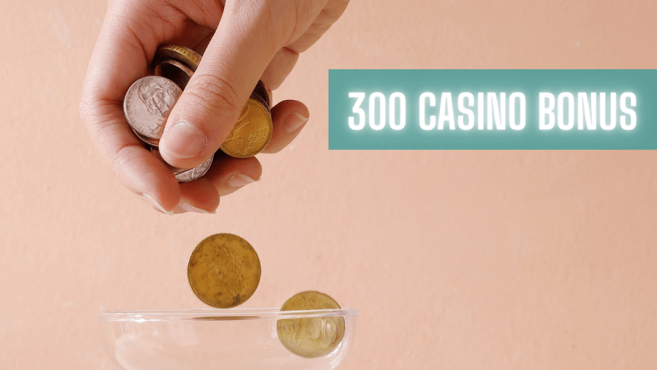 En hånd som holder mynter som faller ned i glasset